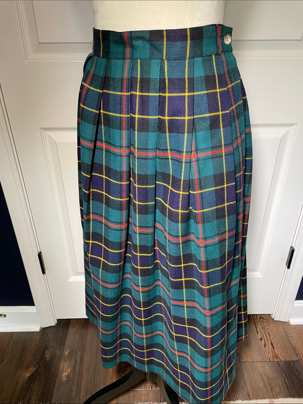 Vintage Viyella Green Plaid Pleated Midi Skirt Side Button Closure High Rise